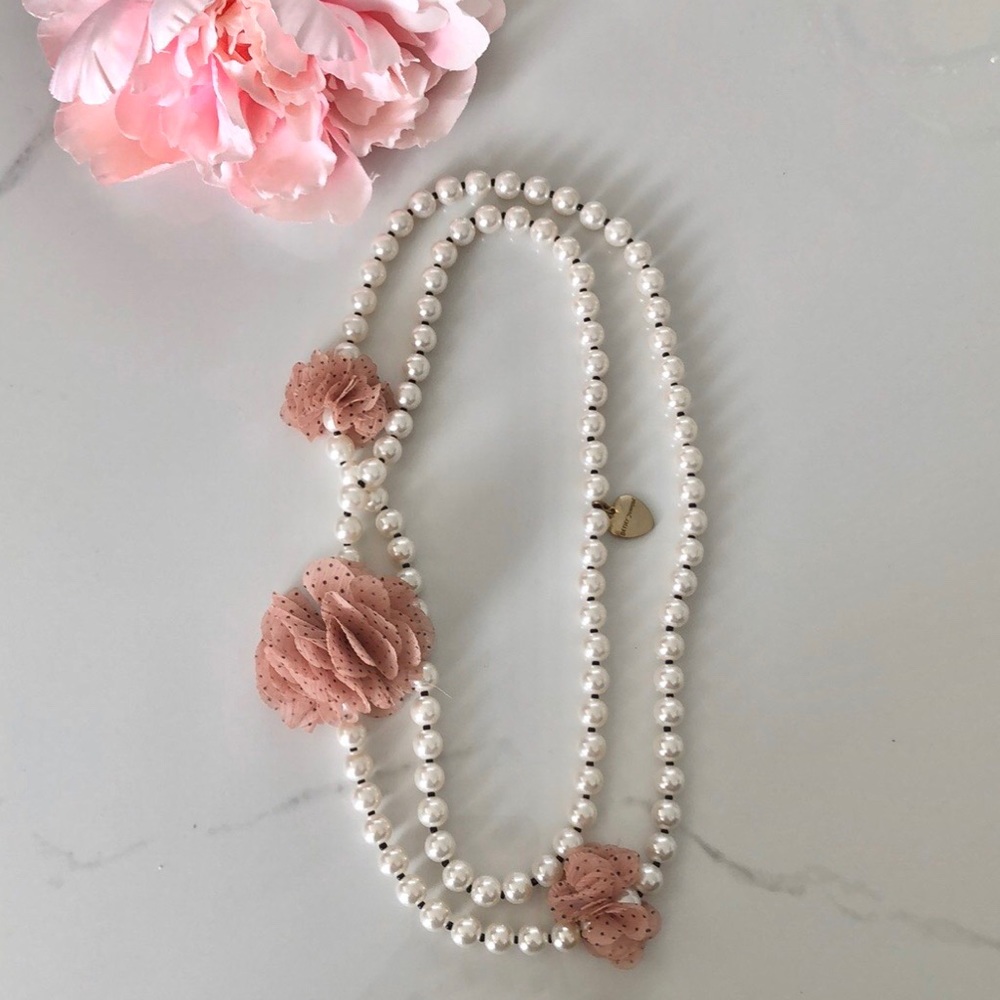 BETSY JOHNSON Vintage Pearl necklace & flowers🌸